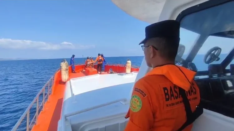 TIM SAR Lanjutkan Pencarian Hari Ketiga Korban Kapal Terbakar di Selat Lombok