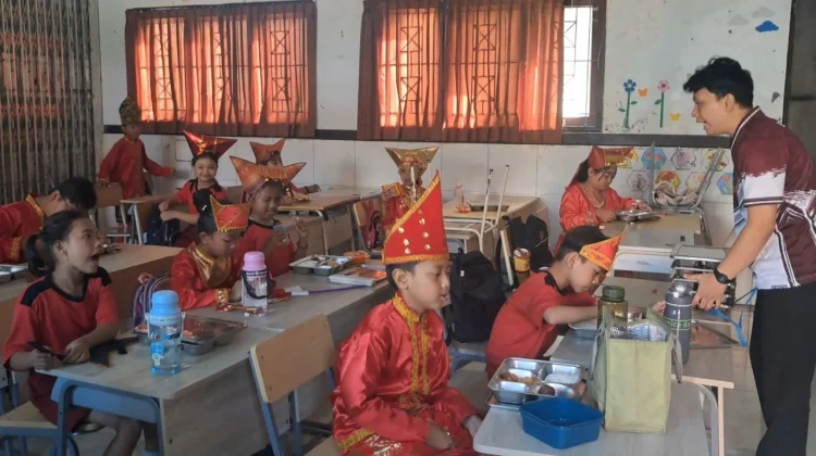 MBG Bantu Pulihkan Energi Siswa SD No. 1 Kuta usai Kegiatan Kemerdekaan