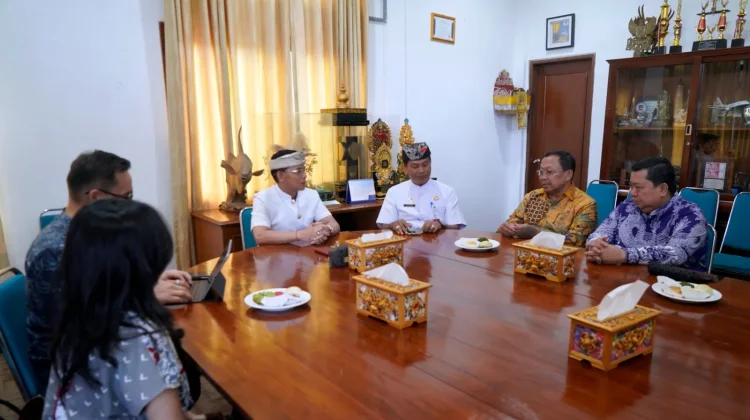 Dukung Nusa Penida sebagai "Green Island", Bahas Transisi Kendaraan Listrik
