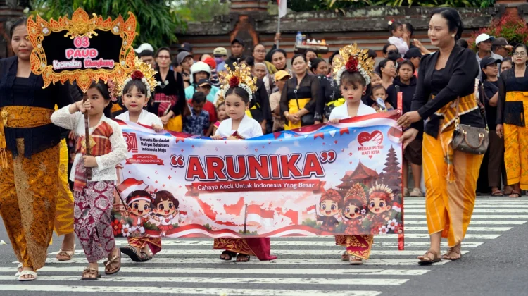 Parade Budaya TK dan SD di Monumen Ida Dewa Agung Jambe