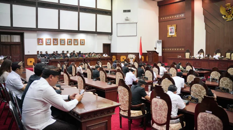 DPRD Gianyar Sampaikan Jawaban Pendapat Bupati Terkait Sempadan Sungai