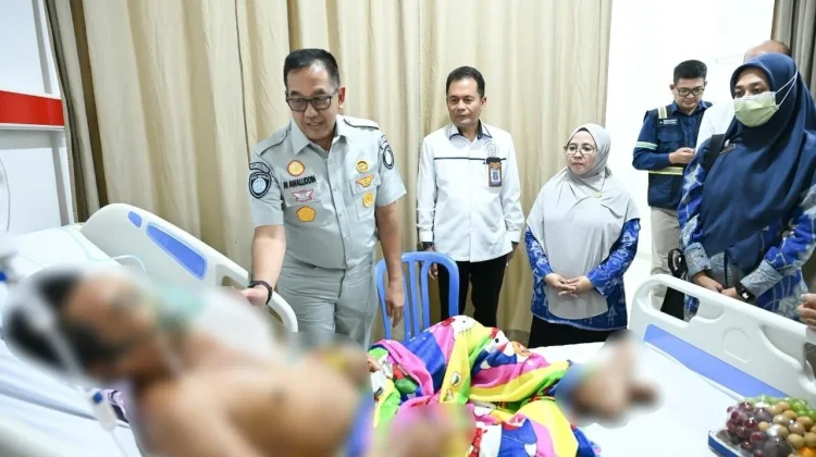 Direksi Jasa Raharja Tinjau Korban KMP Putri Yasmin di Rumah Sakit