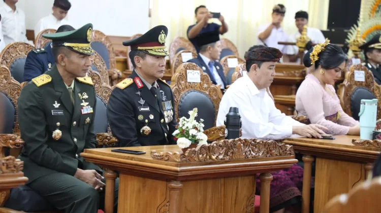Wakapolda Bali Hadiri Paripurna Hari Jadi Bali ke-68