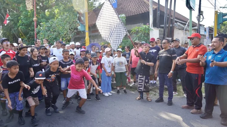 Jalan Santai Desa Banjarangkan Bertabur Doorprize dan Nasi Jinggo Gratis