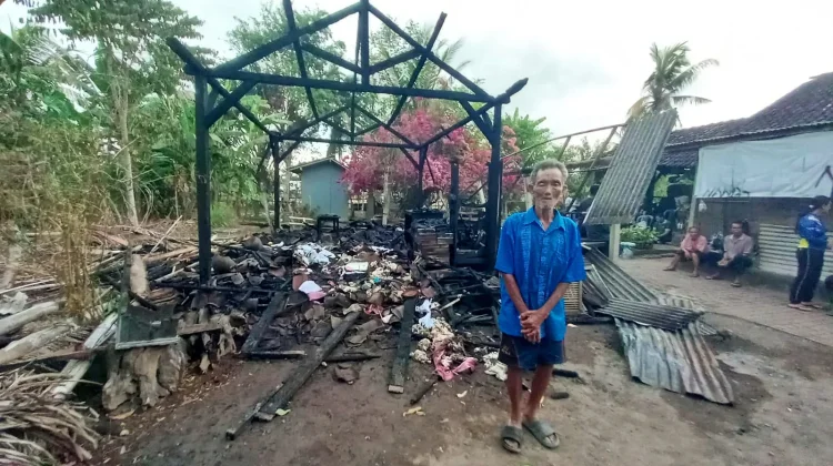 Rumah Pemangku Pura Prajapati di Jembrana Ludes Terbakar