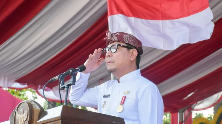 Wawali Arya Wibawa Pimpin Apel Penurunan Bendera HUT ke-81 RI