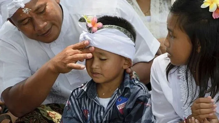 Anak Angkat Bukan Sekadar Penerus Keluarga, Haknya juga Harus Dijaga