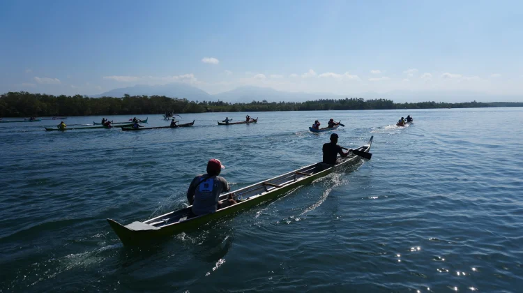 Lomba Sampan Tradisional Hibur Warga pada HUT Kota Negara ke-131