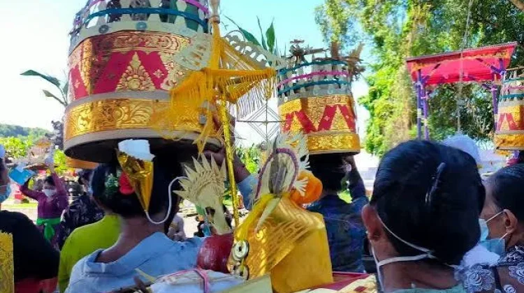 Bukan Sekadar Banten, Ini Hakikat Persembahan dalam Hindu