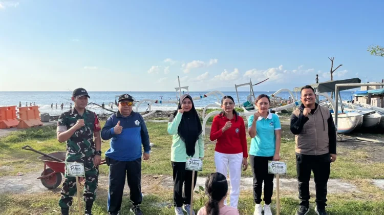 Meriahkan HUT RI Ke-81, TP PKK Klungkung Tanam Pohon di Kampung Kusamba
