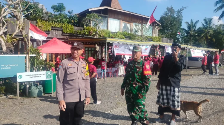 Babinsa Pesagi kawal Pendistribusian Sembako dan Layanan Pengobatan Gratis
