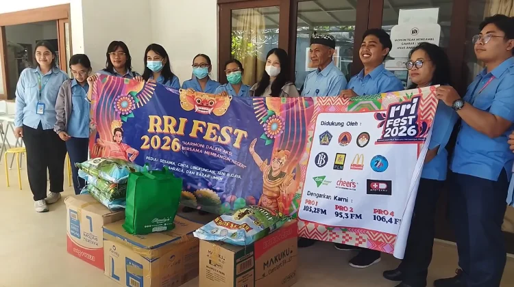 Sambut Hari Radio, RRI Denpasar Gelar Bakti Sosial