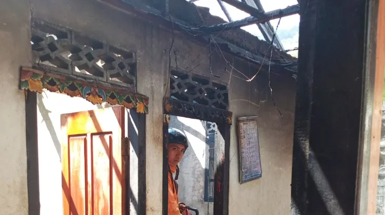 Diduga Api Dupa, Rumah Berisi Uang Tunai Puluhan Juta Ludes Terbakar di Jembrana