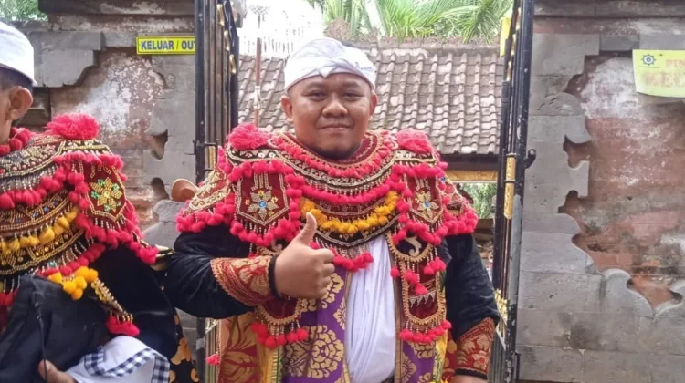 Topeng Sidekarya Pelengkap Upacara Yadnya