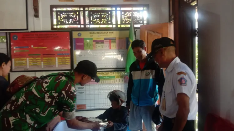 Babinsa Klungkung Kawal Distribusi MBG bagi Warga