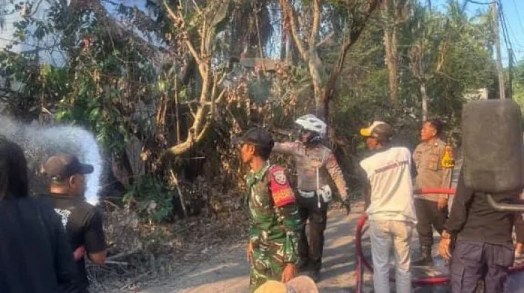 Bangunan Bekas The Angkal Watersport Terbakar di Kutampi