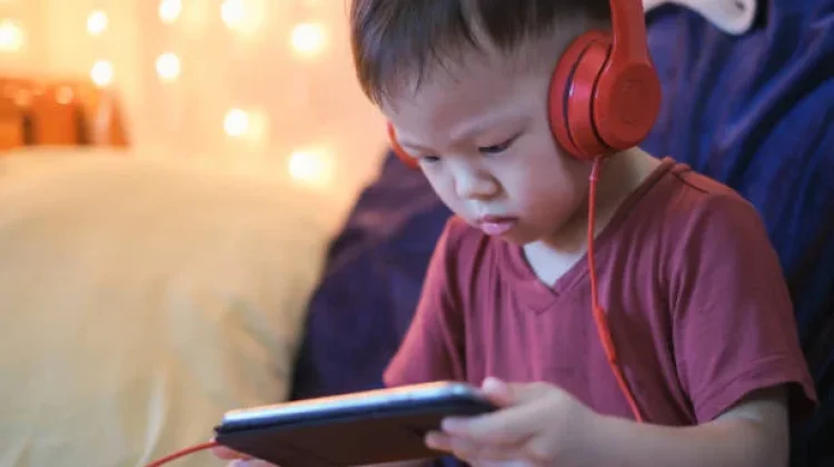 Waspadai Dampak Over Screen Time dan Pentingnya Aktivitas Usia Anak