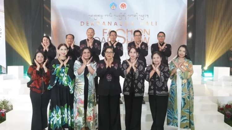 Putri Koster Dorong Wastra Bali Mendunia dengan Kosep “Satu Jiwa, Tiga Rupa”