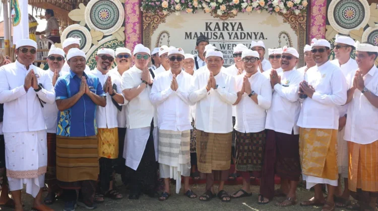 Ratusan Umat Hindu Ikuti Metatah Masal Desa Adat Panjer