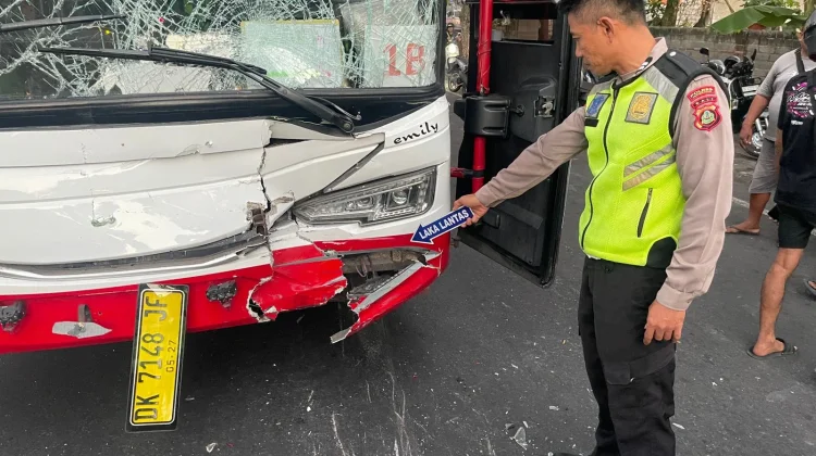 Kecelakaan Beruntun di Jalur Tengkorak Jembrana, Pemotor Selamat