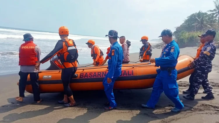 Turis Polandia Hilang Terseret Arus Pantai Tembles, Tim SAR Intensifkan Pencarian
