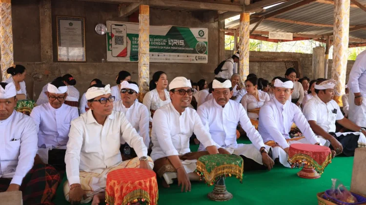 Pemkot Denpasar Ngaturang Bhakti Penganyar di Pura Agung Penataran Rinjani