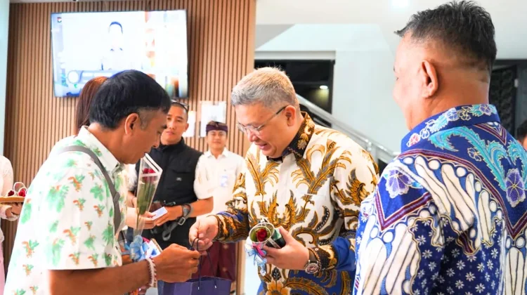 Harpelnas, Direktur Operations dan Komisaris BRI Sapa Nasabah di Denpasar