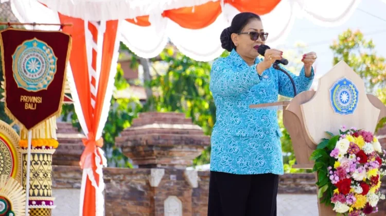 Putri Koster Dorong Bunga Kasna Temukus Naik Kelas, Bidik Pasar Canang Harian