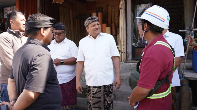 Bupati Mahayastra Tinjau Progres Pengerjaan Jalan Kabupaten di Wilayah Gianyar
