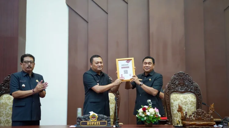 Bupati Gianyar, Mahayastra Sampaikan Rancangan Perubahan APBD TA 2026