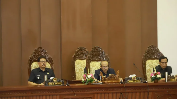 Wabup Agung Mayun Hadiri Rapat Paripurna PU Fraksi-Fraksi DPRD Gianyar
