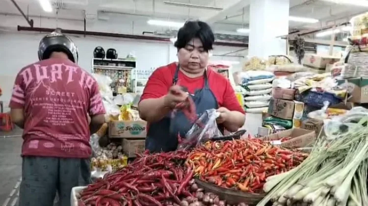Dikeluhkan Pedagang, Harga Cabai dan Daging Ayam Melonjak