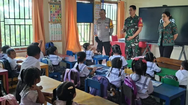 Babinsa Batuaji Tanamkan Kebiasaan Disiplin kepada Anak PAUD