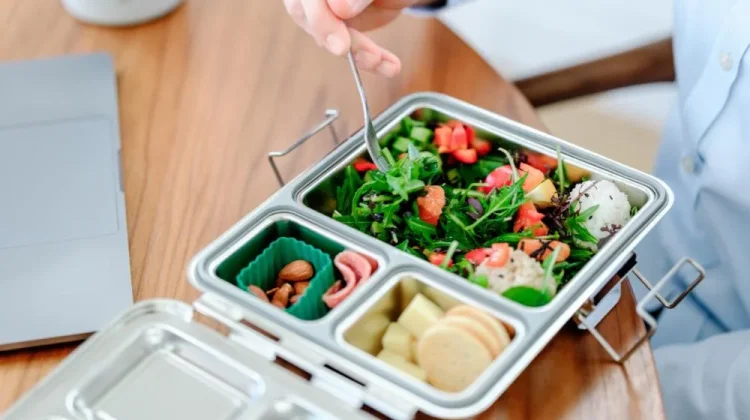Bukan Cuma Anak Sekolah, Ini Manfaat Bawa Bekal di Kehidupan Dewasa