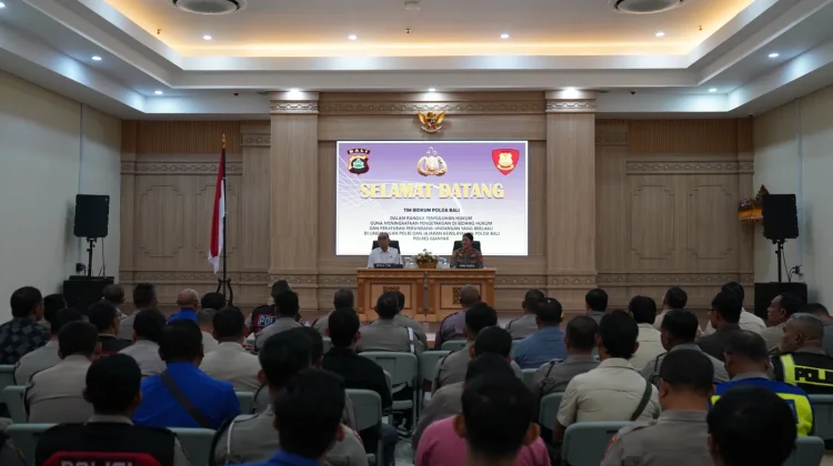 Bidkum Polda Bali Berikan Penyuluhan Hukum kepada Personel Polres Gianyar