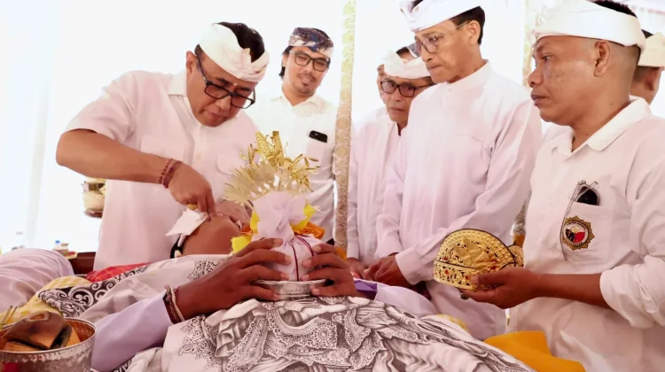 Wali Kota Jaya Negara Ngayah Nyangging