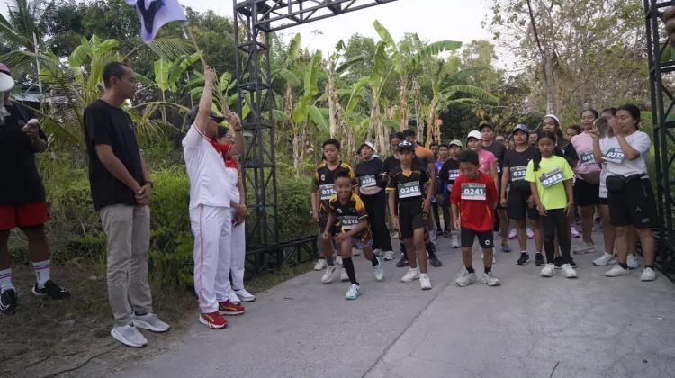 Tingkatkan Promosi Wisata Nusa Penida, Bupati Satria Lepas Ratusan Peserta Fun Run