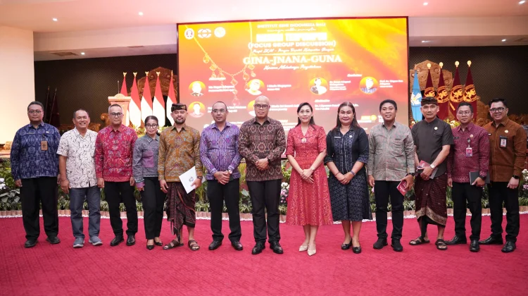 Gianyar Validasi Buku Kerajinan Wastra dan Logam