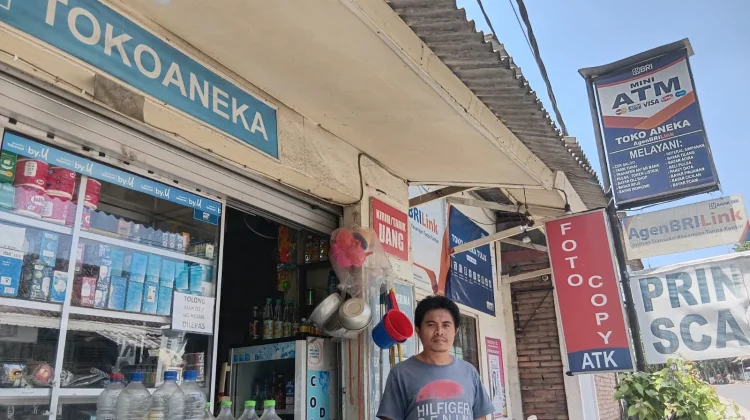 Owner Toko ATK di Pejeng Tuai Berkah Lewat Agen BRILink