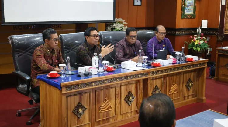 Arya Wibawa Dorong Perumda Tirta Sewakadharma Perkuat Layanan dan Digital