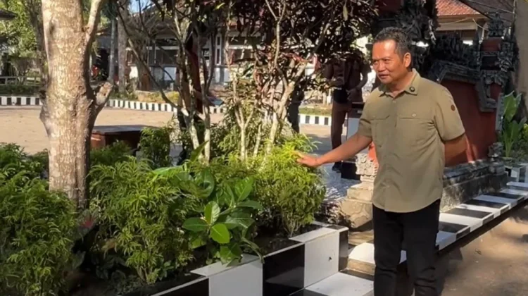 Cek Kondisi Sekolah, Bupati Kembang Minta Aktif Jaga Kebersihan Lingkungan