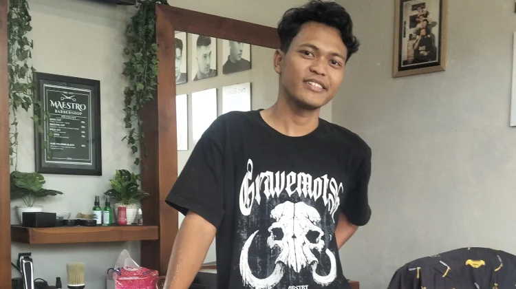 Dari Otomotif Beralih ke Barber
