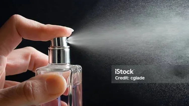 Kenapa Parfum Sebaiknya Tidak Langsung Disemprot ke Leher?