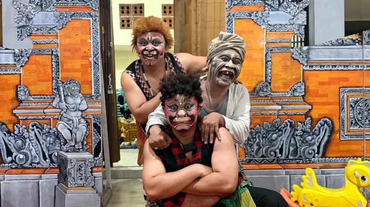 Trio Dongkrak Kenjir Hadirkan Lawakan Edukatif untuk Masyarakat