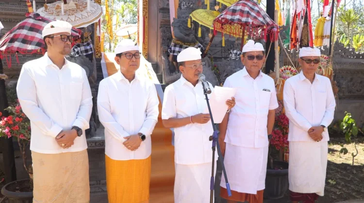 Gubernur Koster Ingatkan Penggunaan Aksara Bali