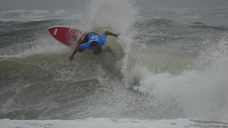 Catat Sejarah Surfing Indonesia, Atlet Bali Pajar Ariana Sumbang Perak Asian Games