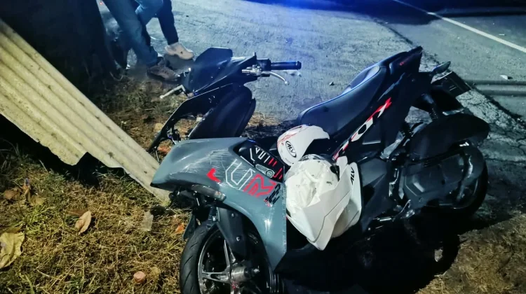 Nyalip Tronton di Jalur Tengkorak Denpasar-Gilimanuk, Pemotor Tewas di TKP