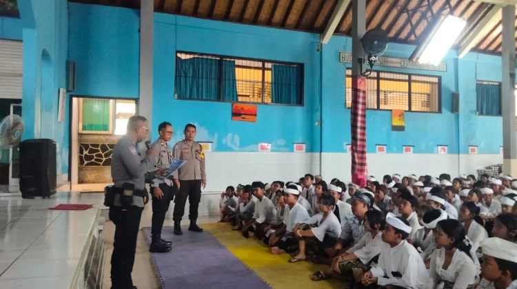 Kepolisian Sosialisasi SMA Taruna Bhayangkara di SMPN 2 Gianyar