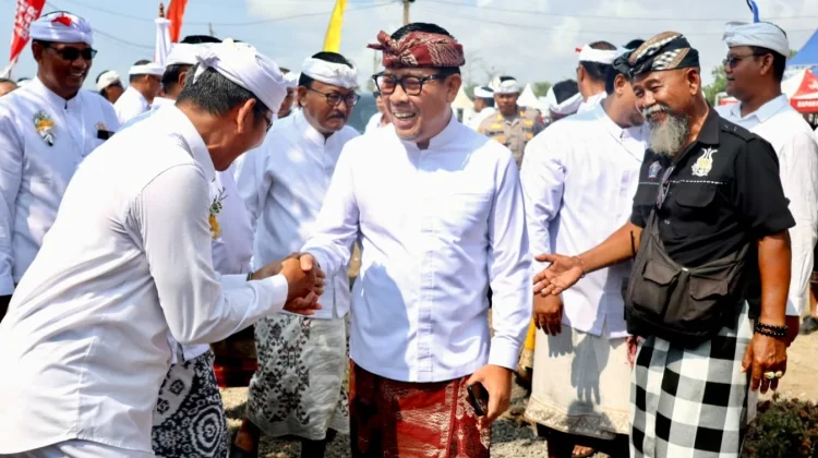 Wawali Arya Wibawa Apresiasi Kolaborasi Karya Angasti Puja Desa Adat Kesiman