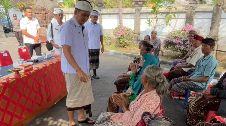 Bupati Kembang Pastikan Lansia Tercecer dari Bantuan Pusat Tetap Tertanggulangi